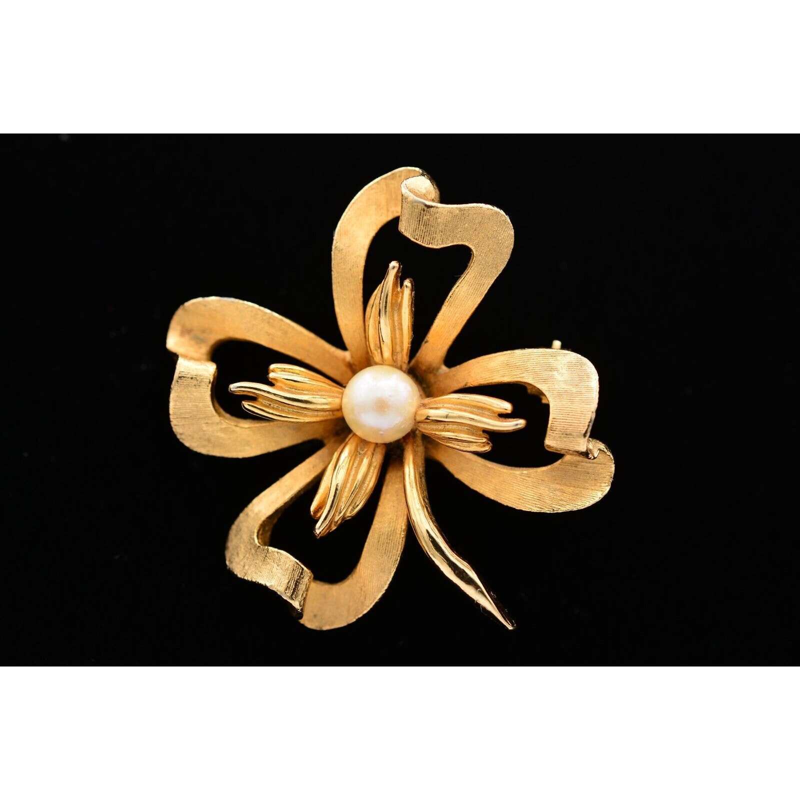 Capri Vintage Flower Pin Brooch Brushed Gold Tone White Pearl Signed 1980s Binat